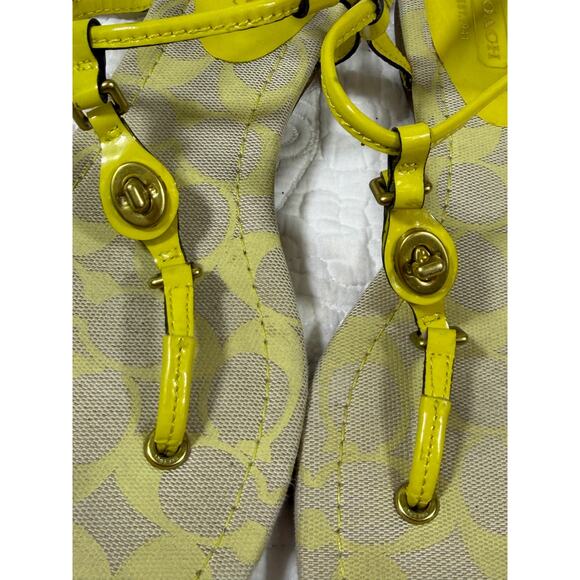 Coach Women’s 7 Yellow Patent Leather Flat Sandals Designer Summer Shoes Luxury - Picture 6 of 11
